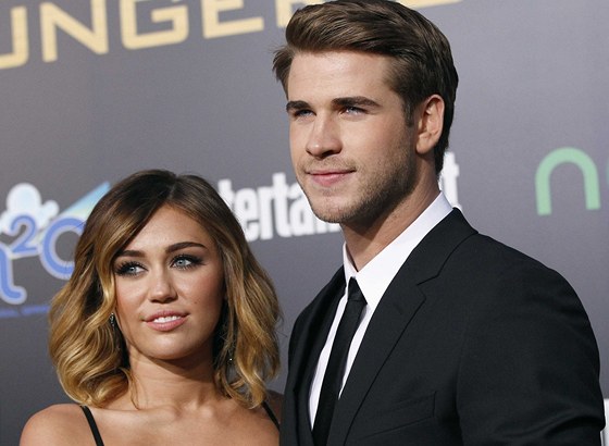 Miley Cyrusová a Liam Hemsworth (2012)