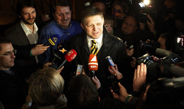 P�edseda slovenské strany Sm�r Robert Fico po zve�ejn�ní p�edb�ných výsledk�