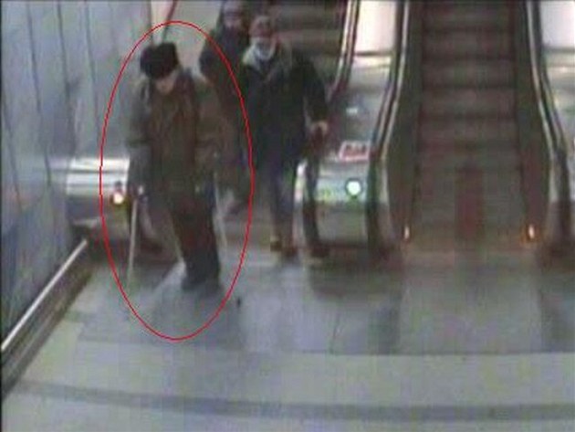 Policie hledá seniora, který berlemi zranil cestujícího v metru.