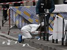 Francouzská policie ped idovskou kolou Toulouse, kde neznámý útoník...