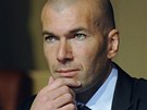 BÝVALÁ HVZDA. Bývalý záloník Zinedine Zidane dorazil na losování Ligy mistr