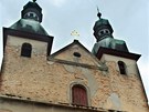 Far Pavel Petraovsk a kostel Nejsvtj trojice v Din na severnm...