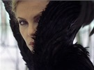 Charlize Theronová ve filmu Snhurka a lovec (2012)