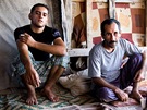 Rybái z Gazy, kteí ve svém píbytku na plái, uvítají ajem a kávou i