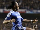 GÓL NA ZÁPAS. Didier Drogba z Chelsea oslavuje svj tvrtý gól ve tvrtém...