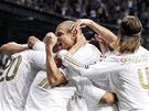 HURÁ DO TVRTFINÁLE! Fotbalisté Realu Madrid se radují z gólu v osmifinálové