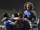 MODRÁ EUFORIE. Fotbalisté Chelsea se radují z gólu do sít Neapole.