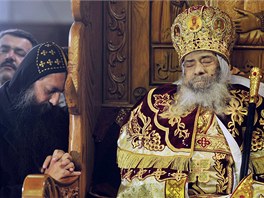 Egypttí kesané oplakávají patriarchu koptské církve enudu III. Nejvyí...