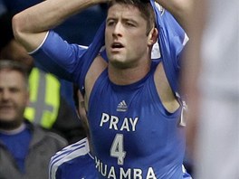 MODLITBA ZA MUAMBU. Kdy Gary Cahill z Chelsea vstelil ve tvrtfinále...