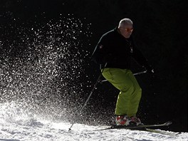 Lyování v jarním poasí v beskydském areálu Bílá