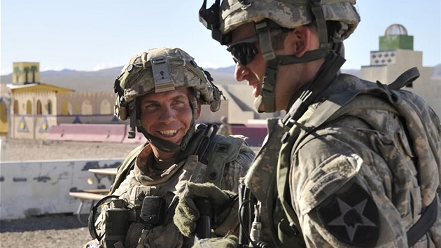Americk serant Robert Bales (vlevo) podezel z vrady afghnskch civilist na archivnm snmku 