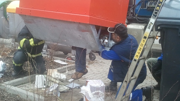 V kontejneru na elektroodpad uvázl v Jihlav� patnáctiletý chovanec d�tského...