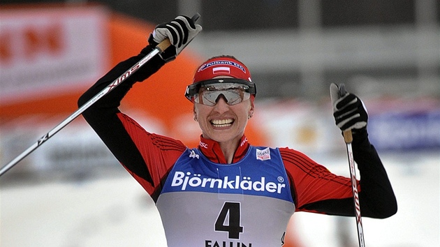 POLSK TRIUMF. Justyna Kowalczykov ovldla zvod Svtovho pohru na 10 kilometr ve Falunu.
