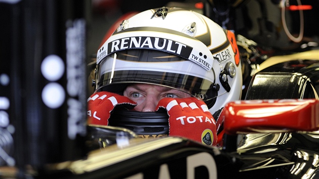 NÁVRAT MA MÍSTO �INU. Kimi Räikkönen je zpátky ve formuli 1. V��í, �e i v