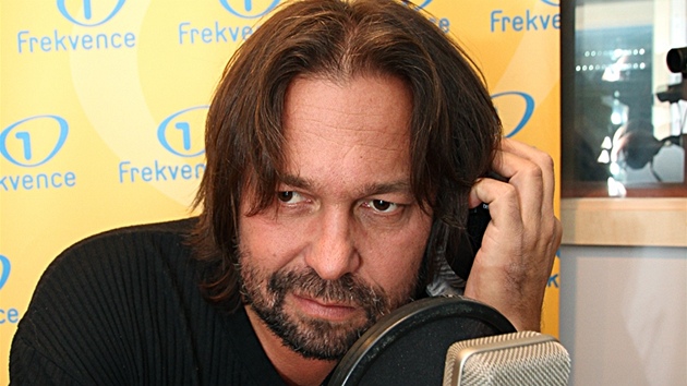 Ji�í Pomeje p�i rozhovoru s duem T�kej Pokondr