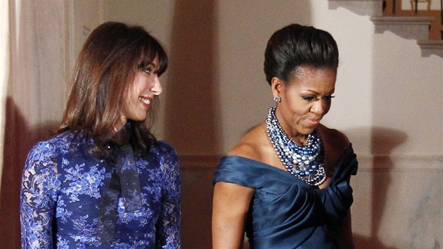 Michelle Obamová i Samantha Cameronová byly v modré.