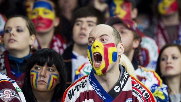 Sparanský fanouek ene svj tým pi tvrtfinále play-off extraligy proti Brnu.