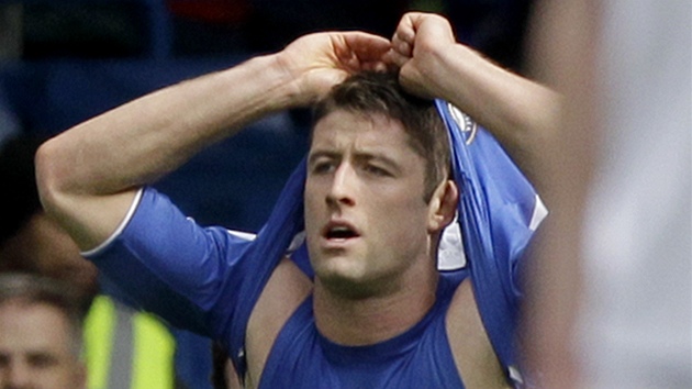 MODLITBA ZA MUAMBU. Kdy Gary Cahill z Chelsea vstelil ve tvrtfinále...