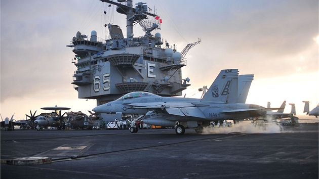 Velitelsk ostrov byl pi modernizaci USS Enterprise  (19791982) pestavn podle vzoru tdy Kitty Hawk