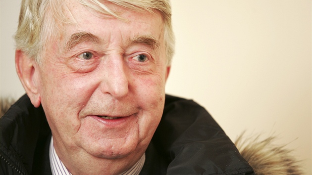 Zdenk Paseka z Karlových Var u okresního soudu.