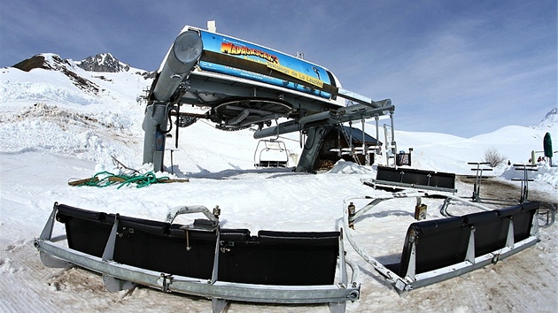 Saint Francois Longchamp. Kone�ná stanice se uklízí poté, co tu nedávno �ádila