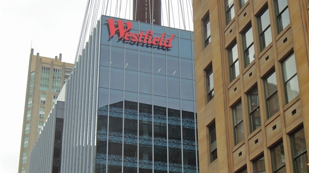 Nákupní centrum Westfield, kde najdete jak obchody nejznámějších světových designérů, tak i pobočky urban a street značek.