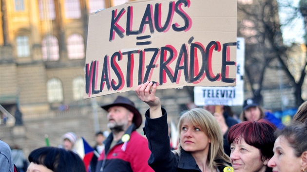 Soud podle transparent, celé ad lidí vadil souasný prezident republiky.