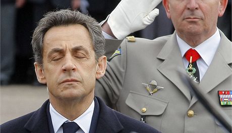 Francouzský prezident Nicolas Sarkozy na pohbu zabitých voják v Montaubanu...