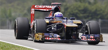 Daniel Ricciardo ve voze Toro Rosso v tréninku Velké ceny Malajsie.