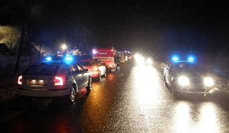 Za tmy. Na míst nehody, která se odehrála v noci na sobotu v Olbramicích, zasahovali policisté i záchranái. Ilustraní foto