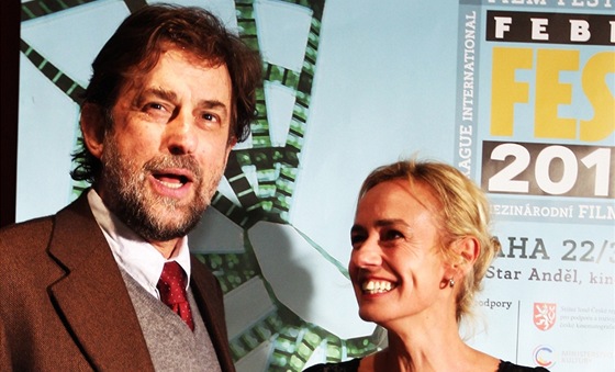 Italský filma Nanni Moretti a francouzská hereka Sandrine Bonnaireová pevzali v úvodu Febiofestu Kristiány, ceny za pínos kinematografii (Praha, 22. bezna 2012). | foto:  Dan Materna, MF DNES