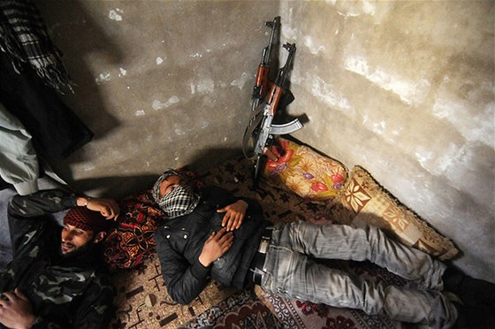 Snímek váleného fotografa Jonathana Alpeyrie ze Sýrie, bezen 2012