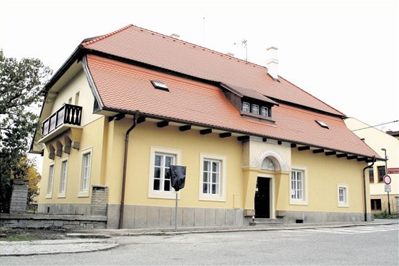 Rýdlova vila v Dobrušce se opravuje už dva roky.