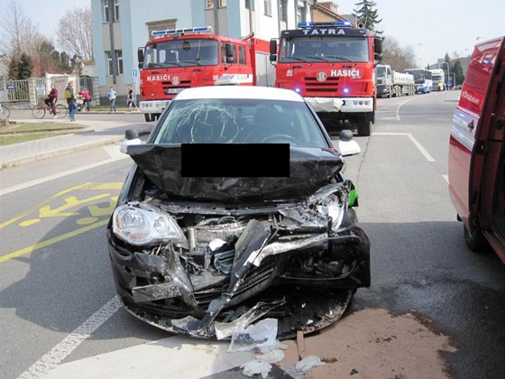 Nehoda v Kostelci nad Orlicí (27. března 2012).