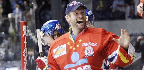 Dušan Salfický se takto uměl radovat z úspěchů na ledě. Fanoušci Dynama věří, že bude mít důvod k obdobným reakcím při úspěších na svém manažerském postu v hokejovém klubu.  