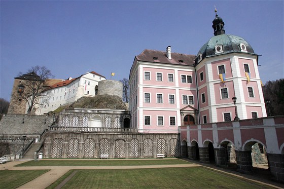 Státní hrad a zámek v Beov nad Teplou.