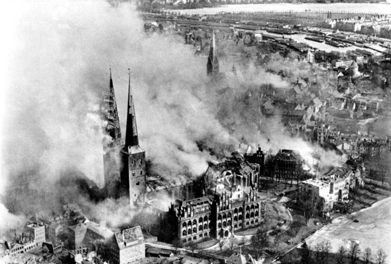 M�sto Lübeck po kobercovém náletu Brit�.