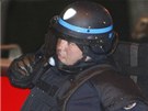 Francouzská policie obléhala dm ve tvrti Croix-Daurade celý den. (21. bezna