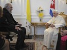 Pape Benedikt XVI. na schzce s Fidelem Castrem.