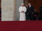 Pape Benedikt XVI. a kubánský prezident Raúl Castro po vzájemném setkání ped