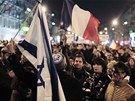 Obyvatelé Paříže vyšli do ulic k tichému pochodu, kterým uctili oběti pondělní...