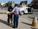 Irácké bezpenostní sloky steí checkpoint v centru Bagdádu. Msto kvli