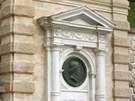 Hlavní stavitel eleznice, Karl von Ghega, se dokal monumentálního památníku u...