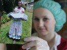 Elika Orctová z hradecké Z na Pouchov ukazuje fotografii dívky z Nairobi,...