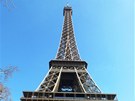 Eiffelova v mí vetn antény na vrcholu 324 metr.
