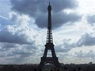 Eiffelova v je nejznámjí paískou dominantou. 