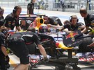 V BOXECH. Mark Webber z týmu Red Bull pi tréninku na Velkou cenu Malajsie v