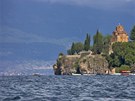 Z Ochridského jezera u bylo vytaeno pes dvacet tun výbunin z rzných válek