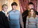 Tom Felton, Matthew Lewis, Jamie Waylett a Emma Watsonová ve filmu Harry Potter 
