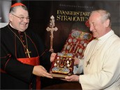 Kardinál Dominik Duka (vlevo) a opat Strahovského klátera Michael Pojezdný
